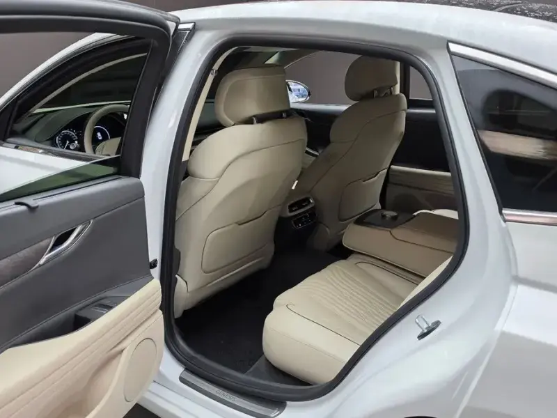 2023 Genesis G80 с пробегом 61 070 км