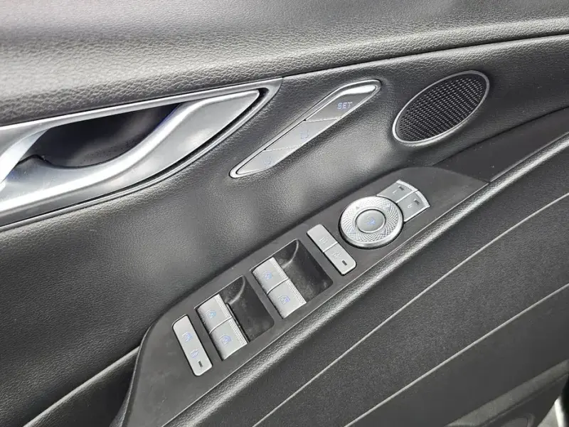 2023 Genesis G80 с пробегом 24 664 км