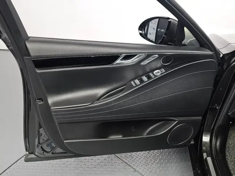 2023 Genesis G80 с пробегом 24 664 км