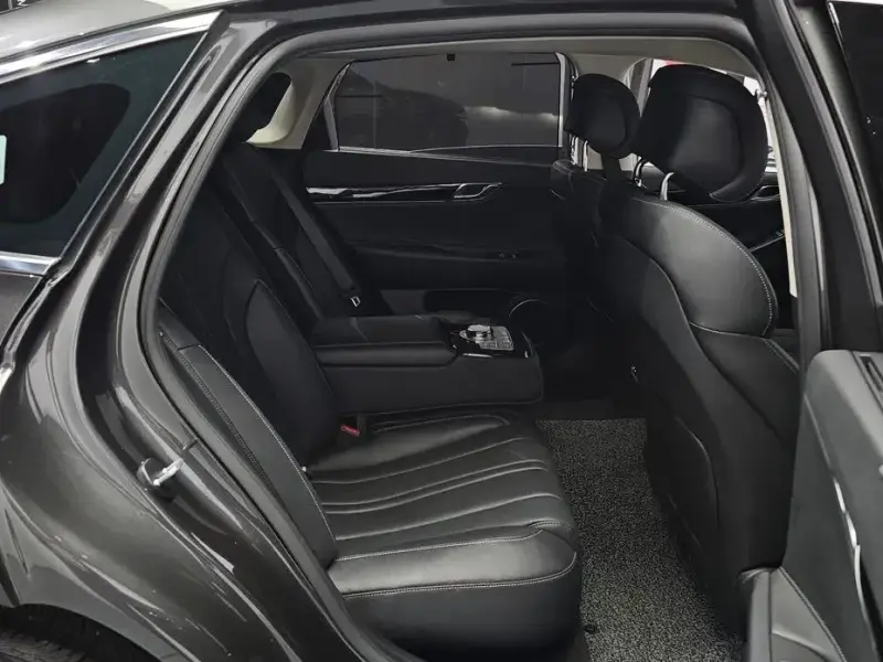 2023 Genesis G80 с пробегом 24 664 км