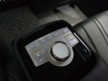 2023 Genesis G80 с пробегом 24 664 км