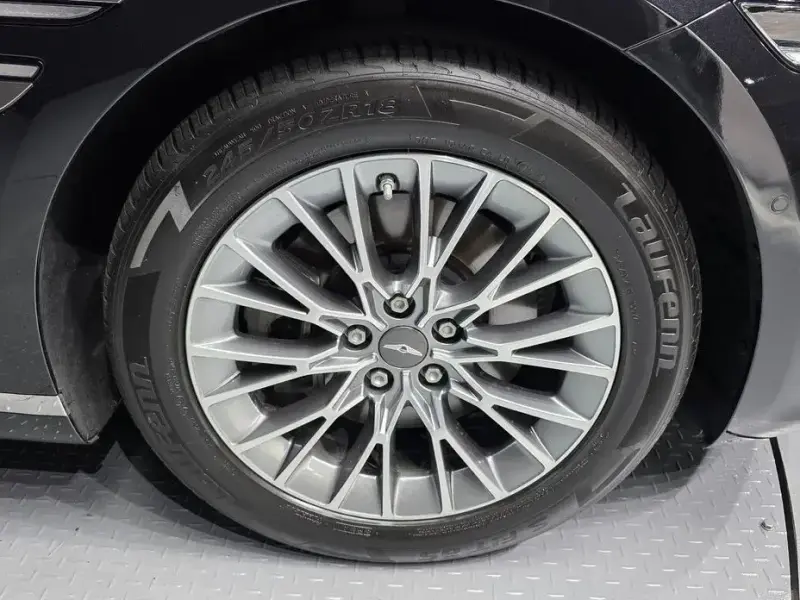 2023 Genesis G80 с пробегом 65 273 км