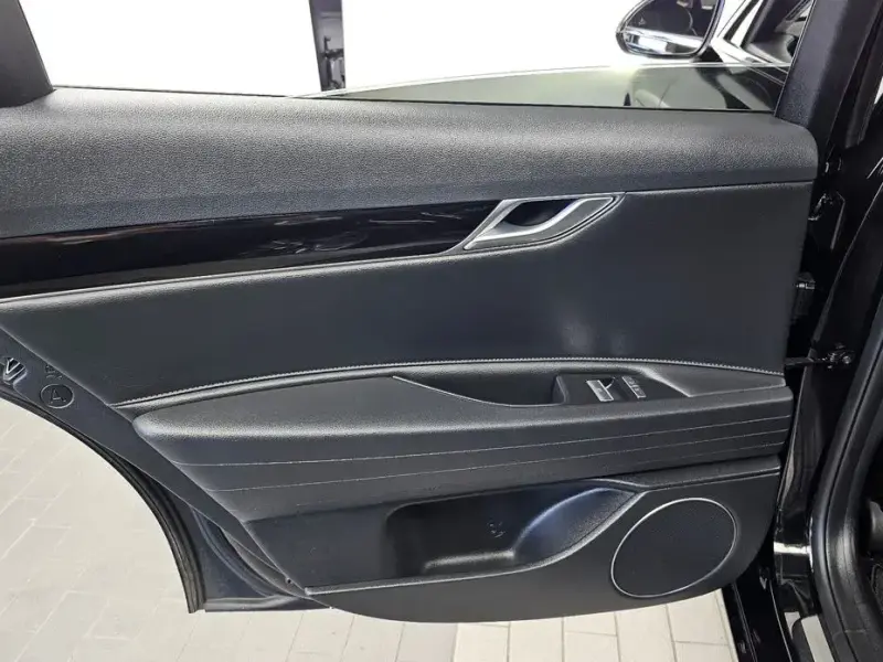 2023 Genesis G80 с пробегом 45 227 км