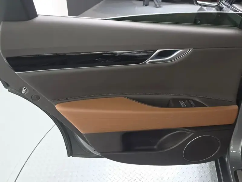 2023 Genesis G80 с пробегом 34 942 км