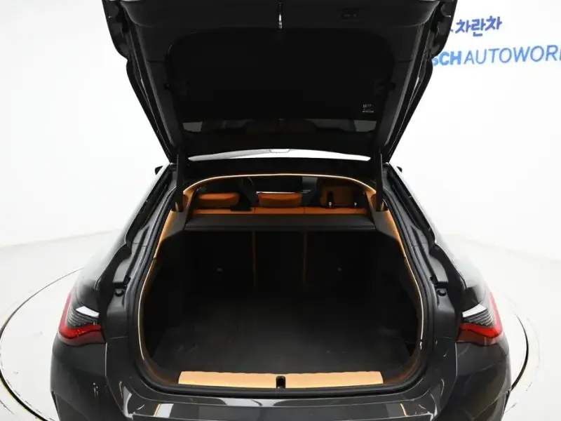 2024 BMW i4 с пробегом 55 853 км