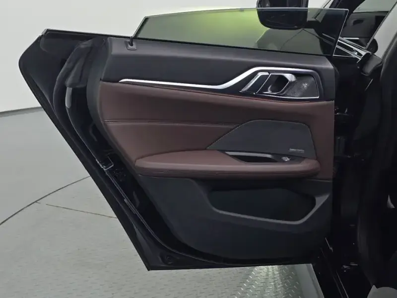 2022 BMW i4 с пробегом 66 239 км