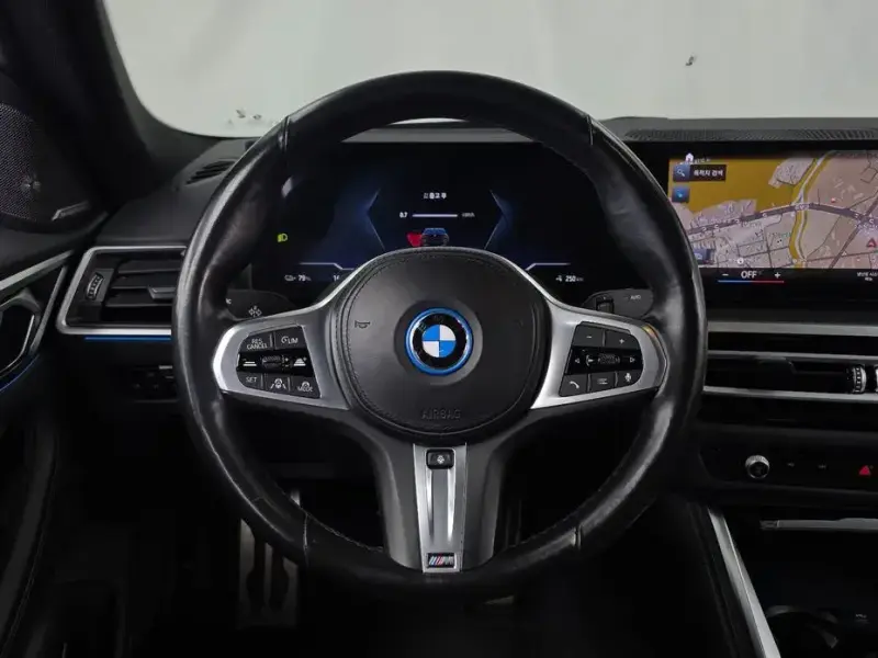 2022 BMW i4 с пробегом 77 521 км