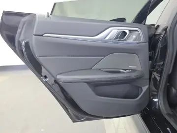 2022 BMW i4 с пробегом 77 521 км