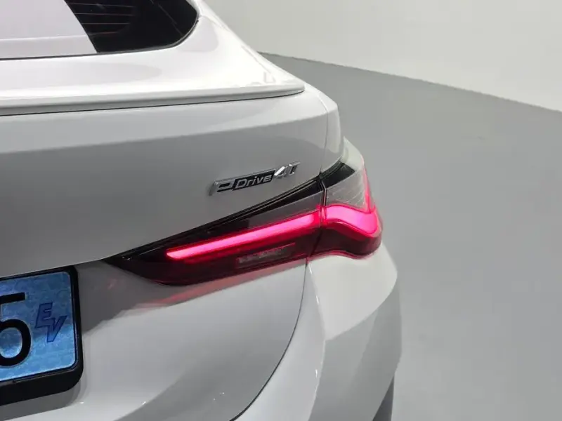 2024 BMW i4 с пробегом 47 663 км