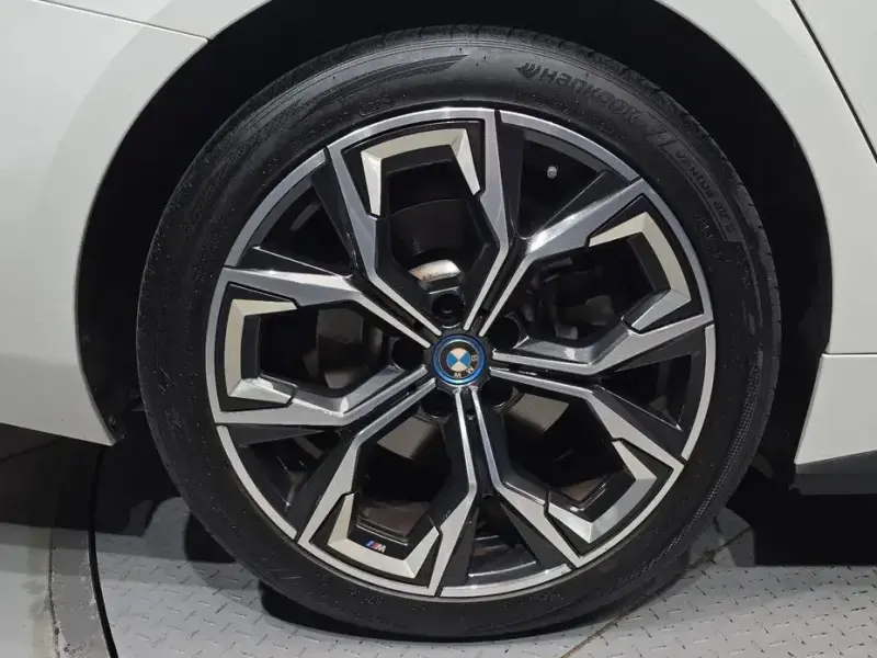 2022 BMW i4 с пробегом 49 777 км