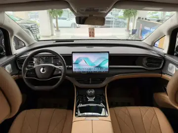2024 Denza D9 с пробегом 42 000 км