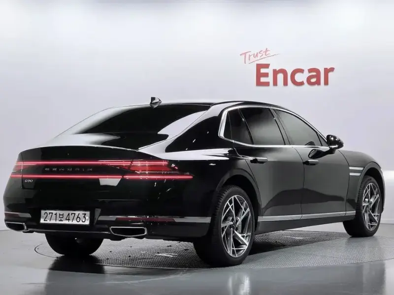 2023 Genesis G90 с пробегом 84 536 км