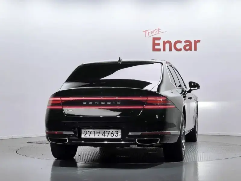 2023 Genesis G90 с пробегом 84 536 км