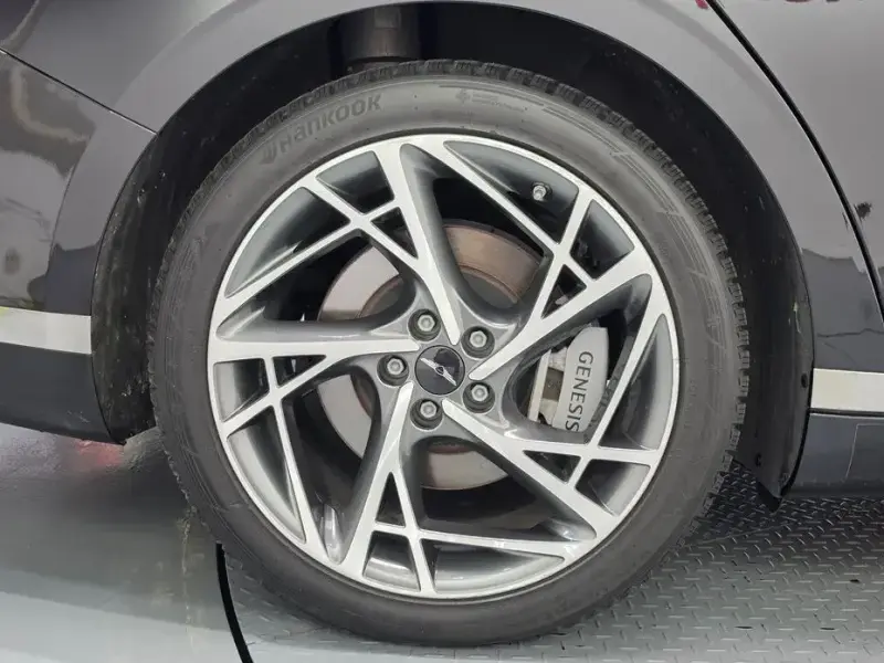 2023 Genesis G90 с пробегом 84 536 км