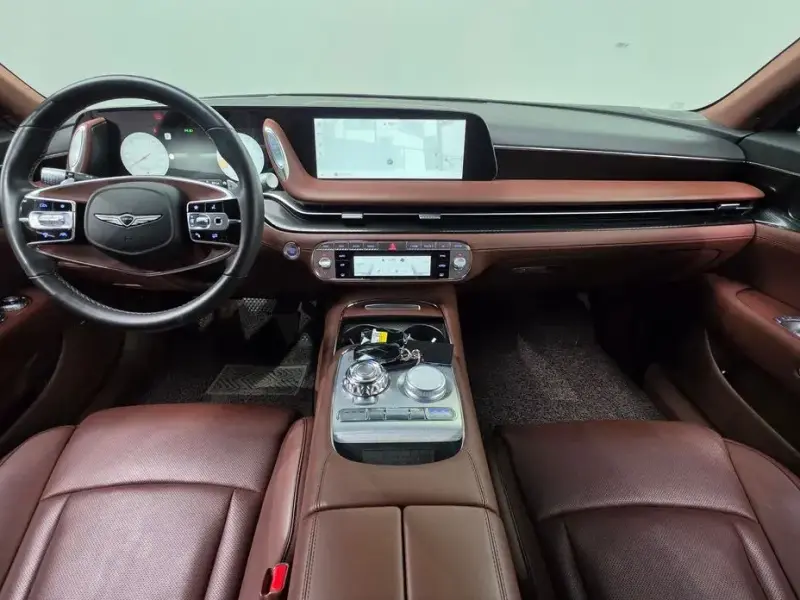 2023 Genesis G90 с пробегом 84 536 км