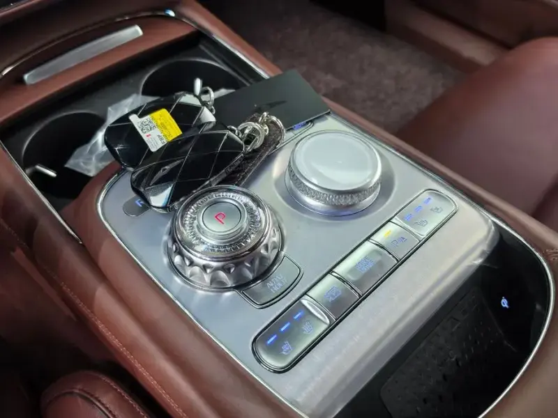 2023 Genesis G90 с пробегом 84 536 км