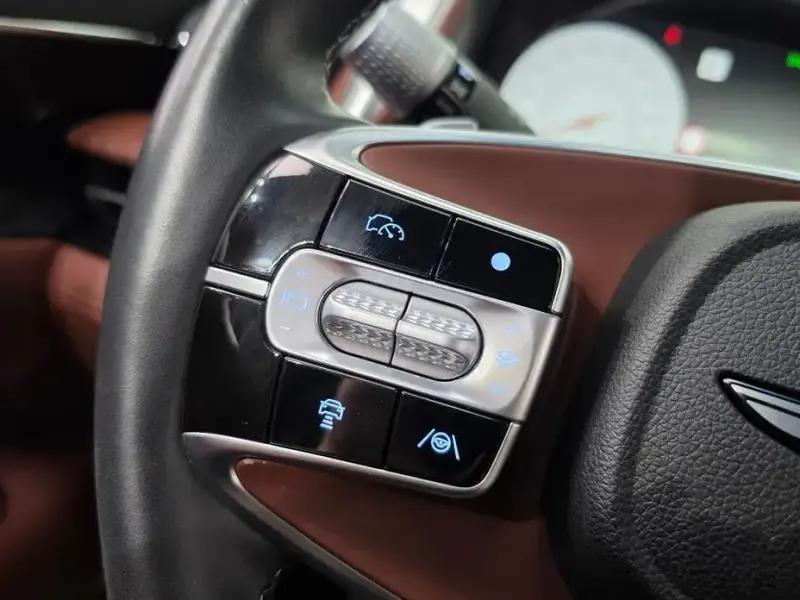 2023 Genesis G90 с пробегом 84 536 км