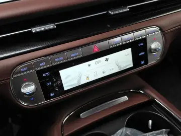 2023 Genesis G90 с пробегом 84 536 км