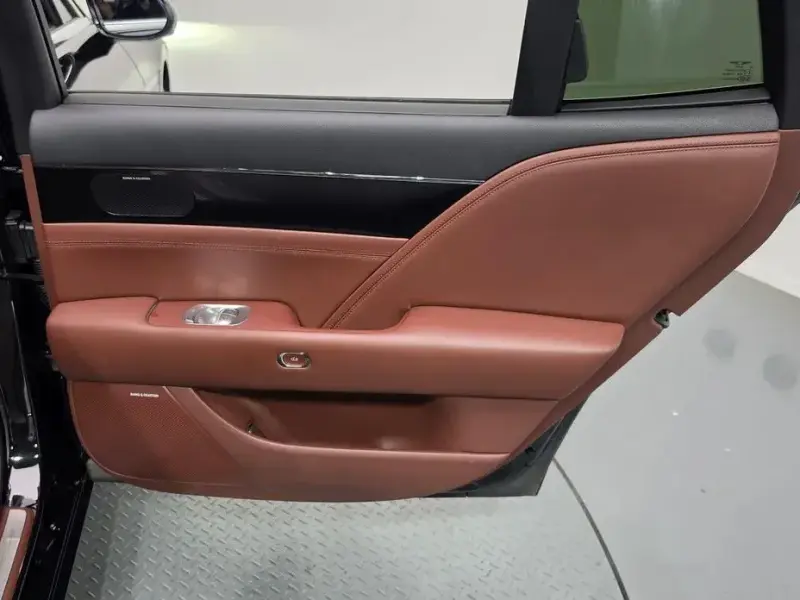 2023 Genesis G90 с пробегом 84 536 км