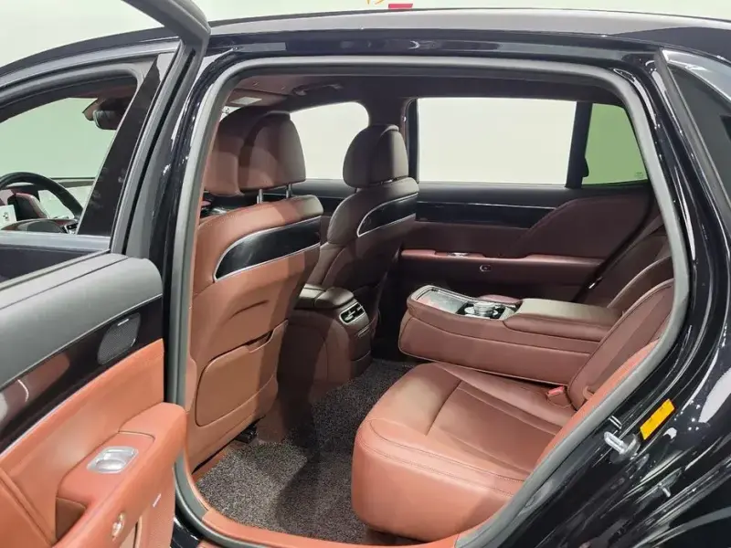 2023 Genesis G90 с пробегом 84 536 км