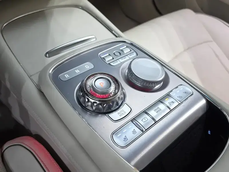 2023 Genesis G90 с пробегом 49 675 км
