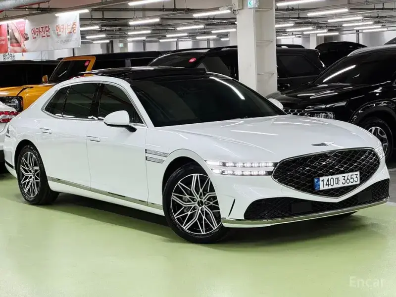 2023 Genesis G90 с пробегом 29 012 км
