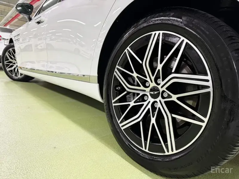 2023 Genesis G90 с пробегом 29 012 км