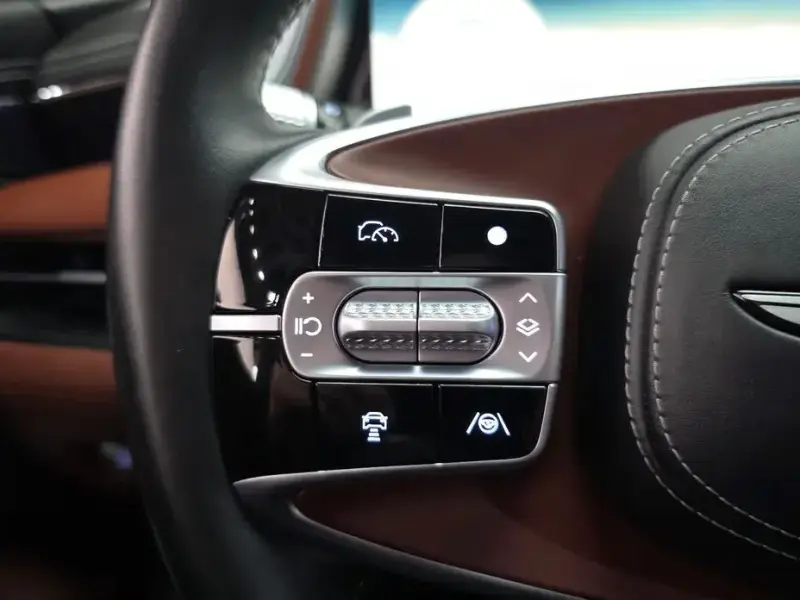 2023 Genesis G90 с пробегом 43 523 км