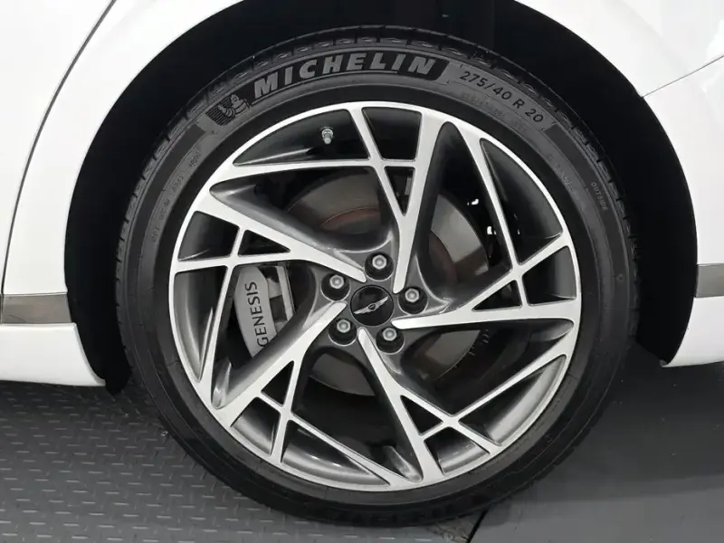 2023 Genesis G90 с пробегом 43 523 км
