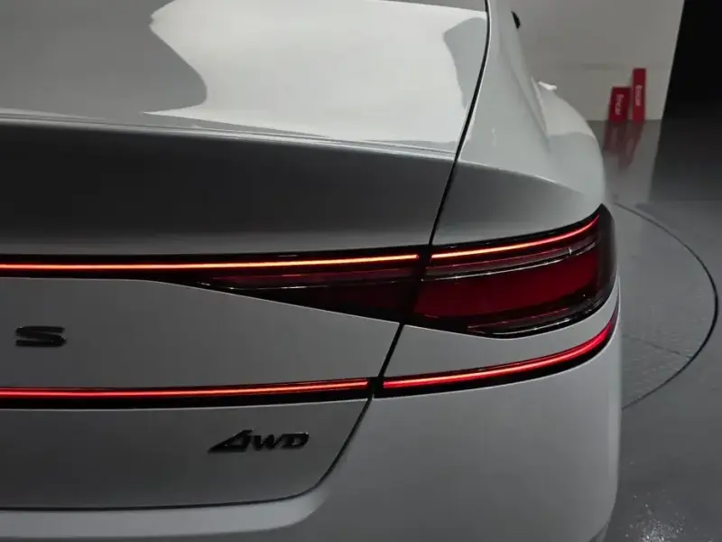 2023 Genesis G90 с пробегом 43 523 км