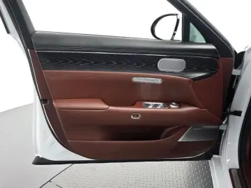 2023 Genesis G90 с пробегом 43 523 км