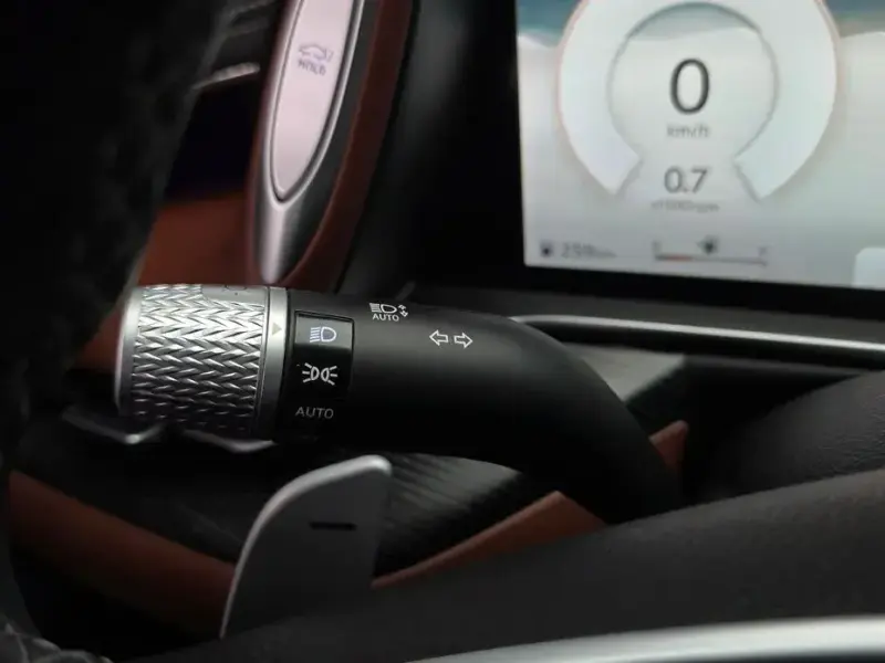 2023 Genesis G90 с пробегом 43 523 км