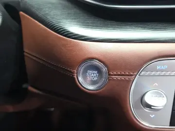 2023 Genesis G90 с пробегом 43 523 км