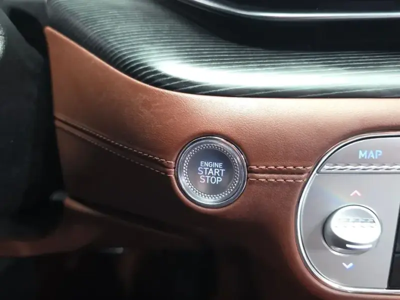 2023 Genesis G90 с пробегом 43 523 км