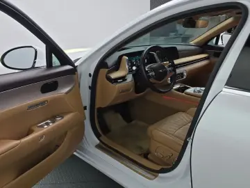 2023 Genesis G90 с пробегом 45 962 км