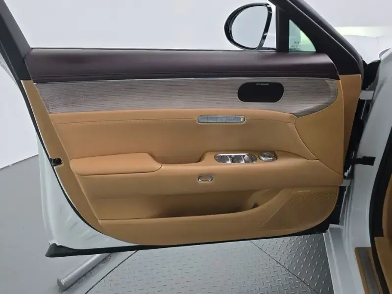 2023 Genesis G90 с пробегом 45 962 км