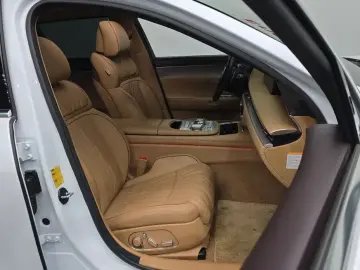 2023 Genesis G90 с пробегом 45 962 км