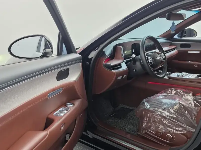 2023 Genesis G90 с пробегом 93 725 км