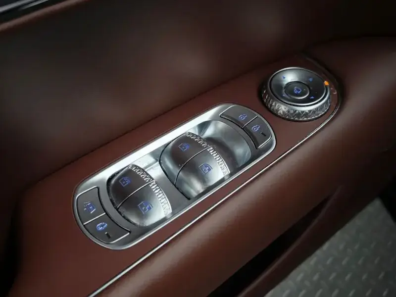 2023 Genesis G90 с пробегом 93 725 км
