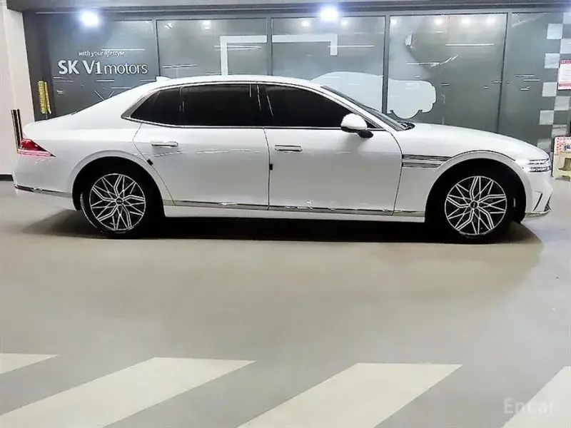 2023 Genesis G90 с пробегом 37 227 км