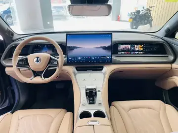 2025 Denza N7 с пробегом 100 км