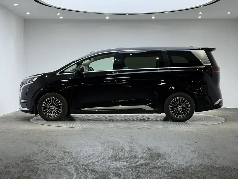 2025 Denza D9 с пробегом 34 300 км