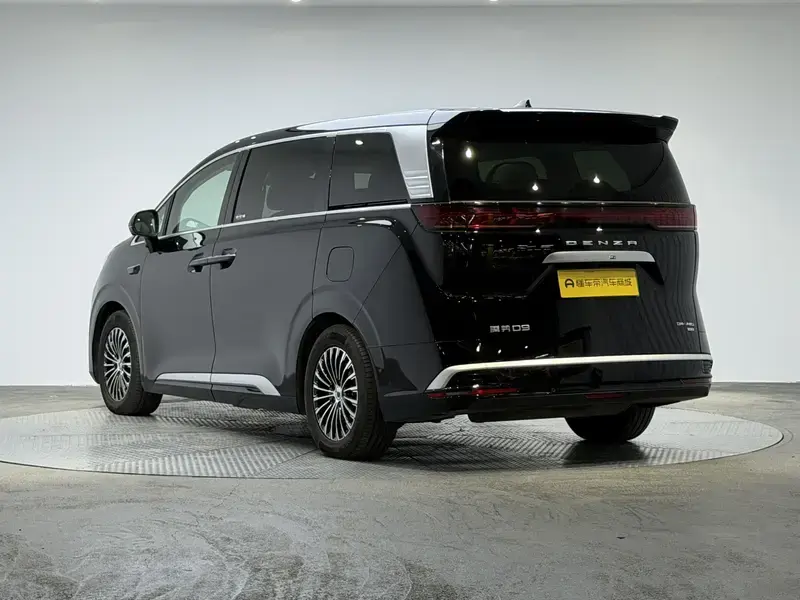 2025 Denza D9 с пробегом 34 300 км