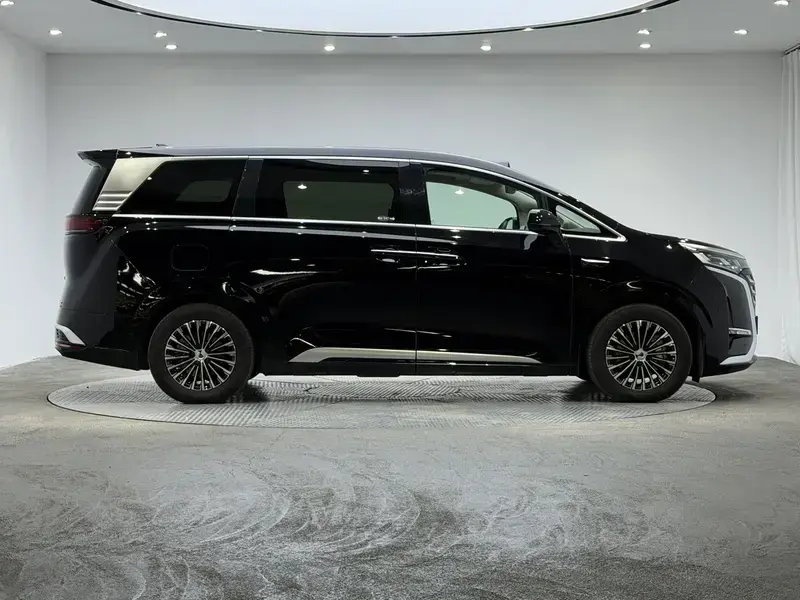 2025 Denza D9 с пробегом 34 300 км