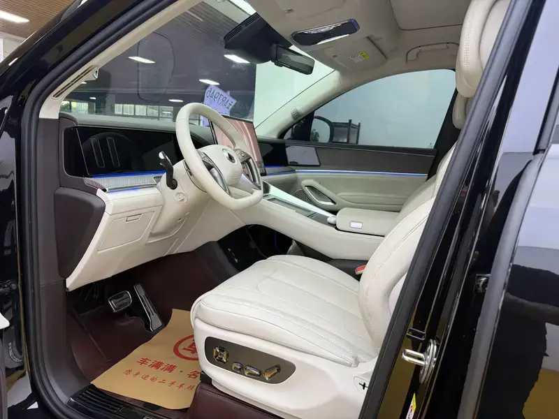 2025 Denza N9 с пробегом 22 000 км