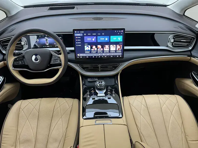 2024 Denza D9 с пробегом 86 000 км