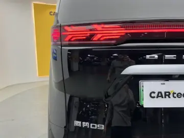 2024 Denza D9 с пробегом 29 600 км