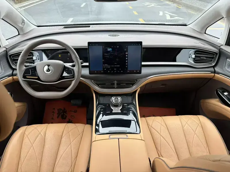 2022 Denza D9 с пробегом 40 000 км