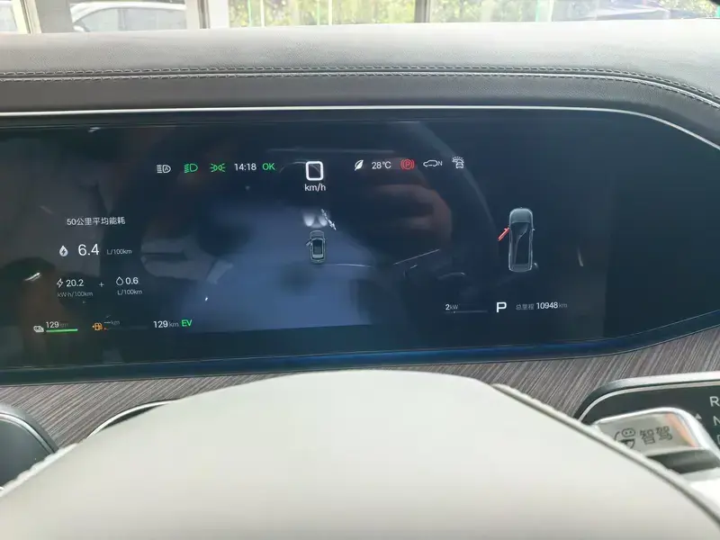 2025 Denza N9 с пробегом 10 000 км