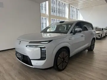 2025 Denza N8L с пробегом 15 300 км